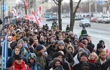 Belarusian At Pro-Independence Action: I Was Eating At Home, But Quit Everything And Ran Here!