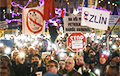 В Праге тысячи людей требуют отставки премьер-министра Чехии