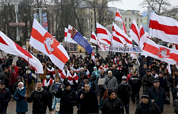 Young People At Square In Minsk: Russia Is Wild Horde, And Lukashenka Is Illegitimate