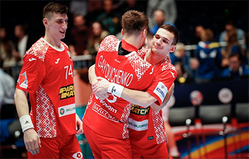 Сборная Беларуси разгромила команду Черногории и вышла в основной раунд ЧЕ-2020