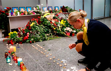 В аэропорту «Борисполь» прощаются с погибшими в Иране украинцами: прямая трансляция