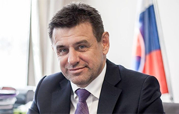 В Словакии министр похулиганил в ресторане и сразу подал в отставку