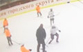 Видеофакт: В РФ тренер бьет детей клюшкой по голове и бросает их на лед