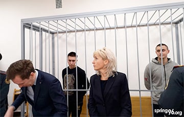 Юрист: Емельянов и Комар по-прежнему остаются политзаключенными