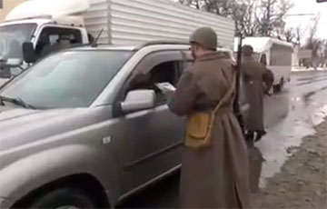 «Это зомбилэнд!»: Сеть потрясло видео дикой акции на оккупированном Донбассе