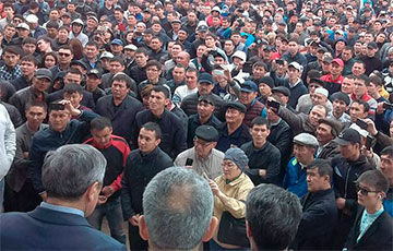 «Старик, уходи!»: по Казахстану прокатилась волна протестов