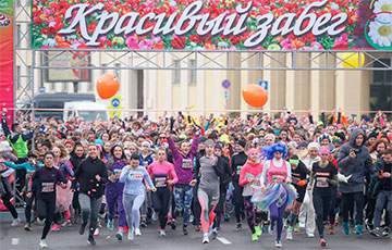 По центру Минска пробежали тысячи женщин