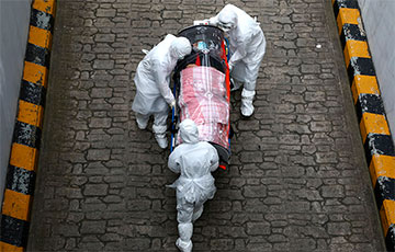 Фотофакт: людей с подозрением на коронавирус забирают в Орше, Солигорске и Шклове