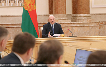 Ні слова пра каранавірус: Лукашэнка правёў нараду з кабінетам міністраў