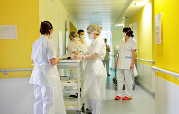 Convoying Policemen Left With No Chairs To Sit On In Emergency Hospital