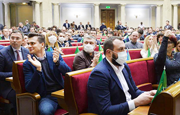 Верховная Рада Украины приняла закон об открытии рынка земли