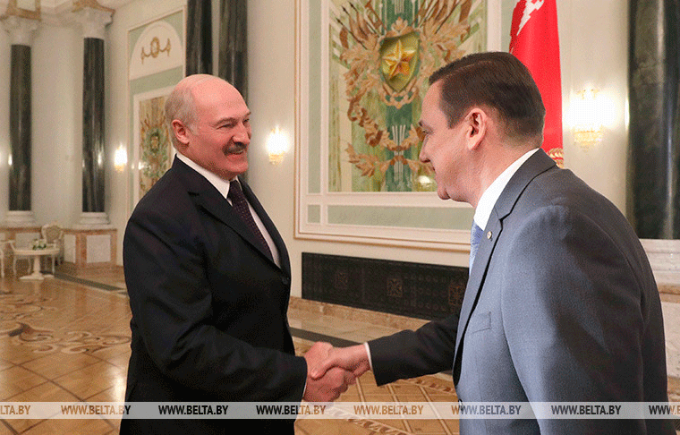 Лукашенко: Если бы я не закрыл тебя в квартире – ты бы перенес этот коронaвирус на ногах
