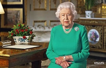Елизавета II вернулась к исполнению королевских обязанностей