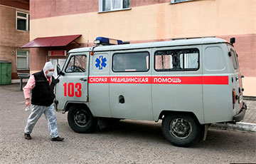 «Просто катастрофа»: репортаж из Докшиц, где больница переполнена людьми с «пневмонией»