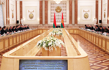 Lukashenka: I Repeat, No One Died Of Coronavirus In Belarus