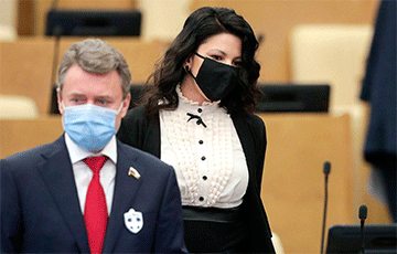 В Госдуме РФ сообщили об использовании значка для «отпугивания» вируса