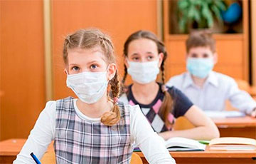 Школьников и студентов в Беларуси массово заражают коронавирусом