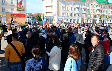 Беларусы выйшлі на вуліцы па ўсёй краіне