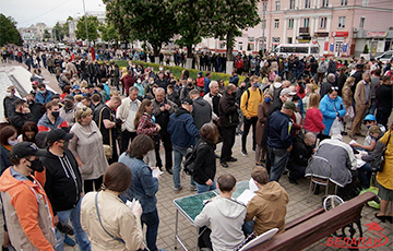 "We Want Elections Without Lukashenka! He Bores Us Stiff"