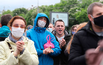 Фотофакт: Огромная очередь в Гродно из желающих подписаться за Тихановскую