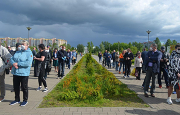 Pickets For Sviatlana Tsikhanouskaya Held In Babruisk