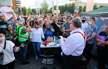 Яркий фоторепортаж с пикета по сбору подписей Виктора Бабарико в Бобруйске
