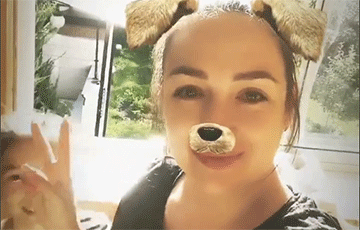 Белорусские мамы с детьми прогоняют «таракана»: трогательные видео