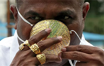 В Индии мужчина заказал золотую защитную маску