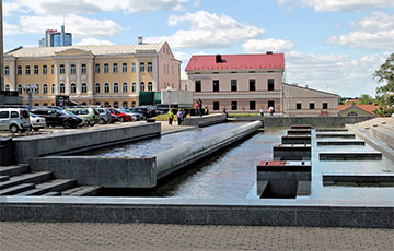 Знаки времени: надпись «3%» проступила на воде фонтана в центре Минска