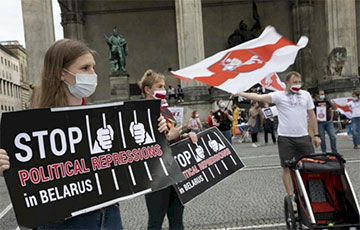 «Наше сердце всегда принадлежит Беларуси»: мощная акция солидарности в Мюнхене