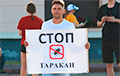 У Горадні хлопец выйшаў на пікет з плакатам «Стоп таракан»