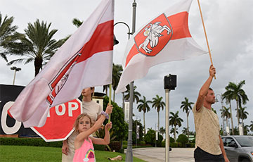 «С верой в победу, пусть стены рухнут!»: бело-красно-белые флаги над Майами