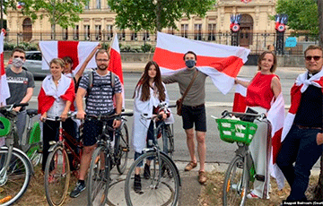 Белорусы провели акцию солидарности в Париже и отправили письмо президенту Франции