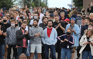 Belarusians Gathered Near Main Post Office And Central Station In Minsk