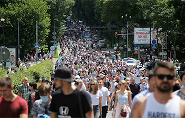 В Хабаровске началось шествие в поддержку арестованного губернатора