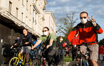 Striking Footage From Cycling Solidarity Run In Minsk In One Video