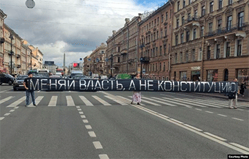 Актывісты перакрылі рух у цэнтры Санкт-Пецярбурга