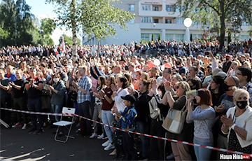 Тысячи человек пришли на митинг Светланы Тихановской в Новополоцке