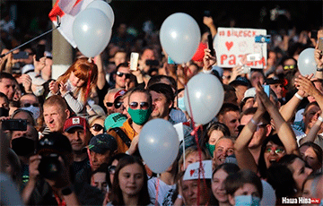 Витебский таксист: Я в шоке, весь город ехал на встречу с Тихановской