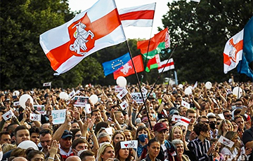 Дмитрий Бондаренко: В августе мы можем увидеть бело-красно-белые флаги и «Погоню» на главных зданиях страны
