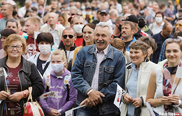 Более тысячи человек пришли на митинг Cветланы Тихановской и команды в Сморгони (Видео, онлайн)
