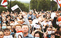 Лидчане прорывались к сцене, чтобы обнять Светлану Тихановскую: яркие фото