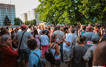 Video Fact: Slutsk Residents Chant "Lukashenka, Get Out!"