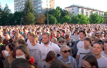Belarusians Demanding Changes Filled Kievski Square