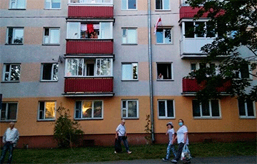 Minsk Residents Hang White-Red-White Flags In Masses