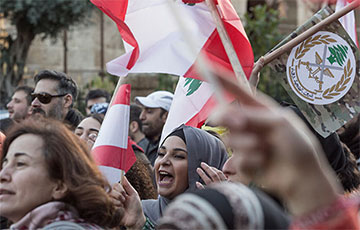В Бейруте тысячи человек вышли на антиправительственный протест