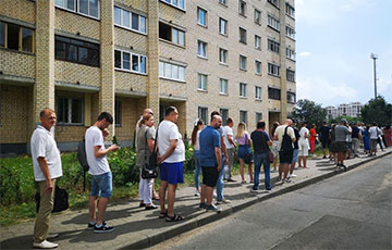 Colossal Mobilization in Minsk, Minsk District: Enormous Queues At Voting Stations