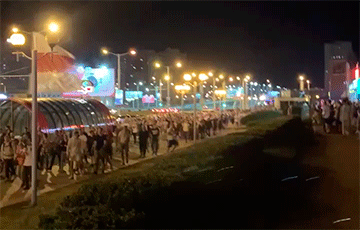 Каменная горка идет в центр Минска праздновать победу Тихановской