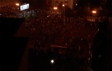 NEXTA: В Минске не менее 100 тысяч собрались в центре города