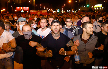 Сильные кадры массового протеста в Минске